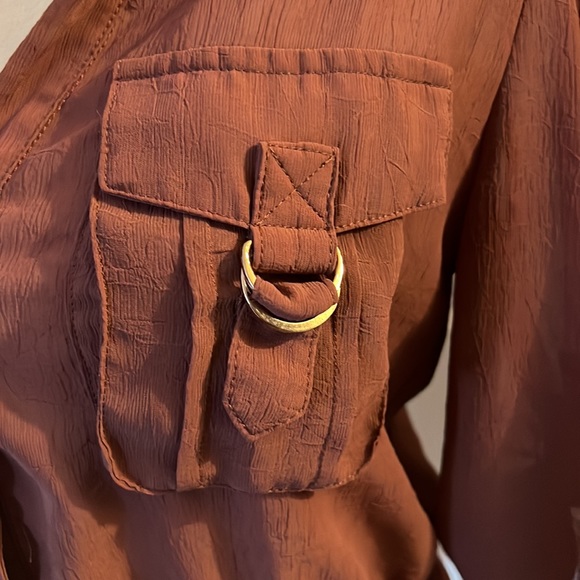 Button up blouse - Picture 2 of 5